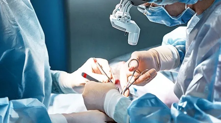 نحوه‌ انتخاب بهترین جراح برای عمل بینی 