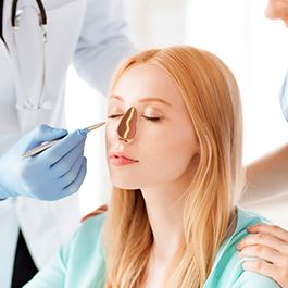 تفاوت جراحی بینی کج با انحراف بینی
